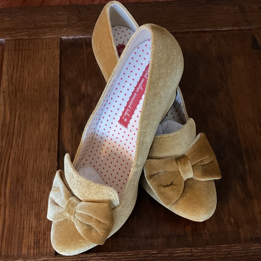 Never worn Bait brand dressy velvet gold heels with a bow